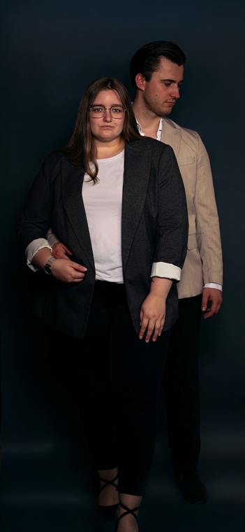 Frau und Mann im Blazer, Team-Portrait